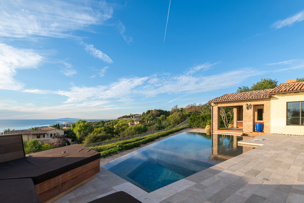 Custom Newport Beach Homes - Julie Laughton